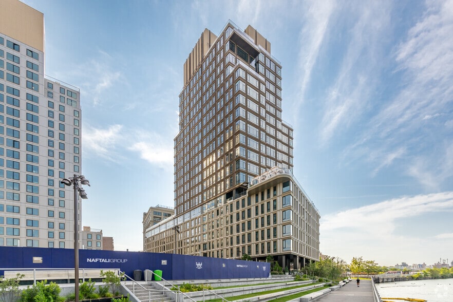 480-490 Kent Ave, Brooklyn, NY for lease - Building Photo - Image 2 of 7