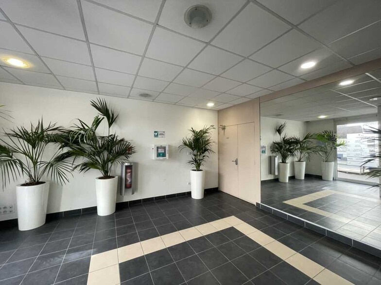 Bureau dans Montrouge à louer - Hall d’entrée - Image 2 de 7