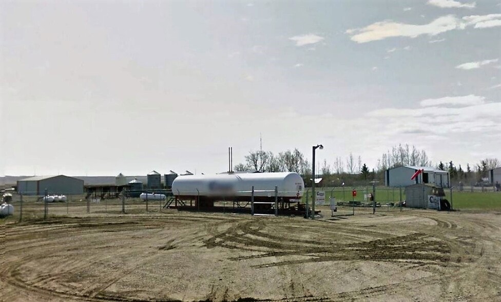 210 Industrial Dr, Gull Lake, SK for sale - Building Photo - Image 1 of 1
