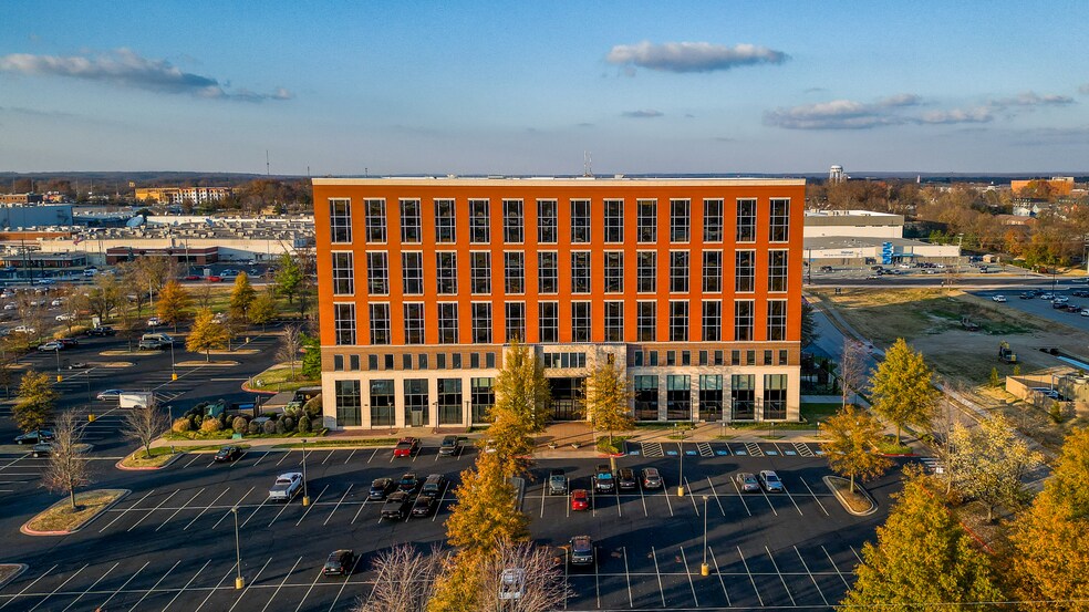 609 SW 8th St, Bentonville, AR à louer - Photo du bâtiment - Image 1 de 23