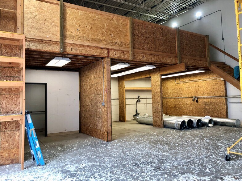 23177-23227 Schoenherr Rd, Warren, MI à louer - Photo du bâtiment - Image 2 de 19