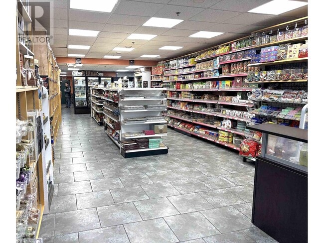 Plus de détails pour 3216 Broadway W, Vancouver, BC - Commerce de détail à vendre