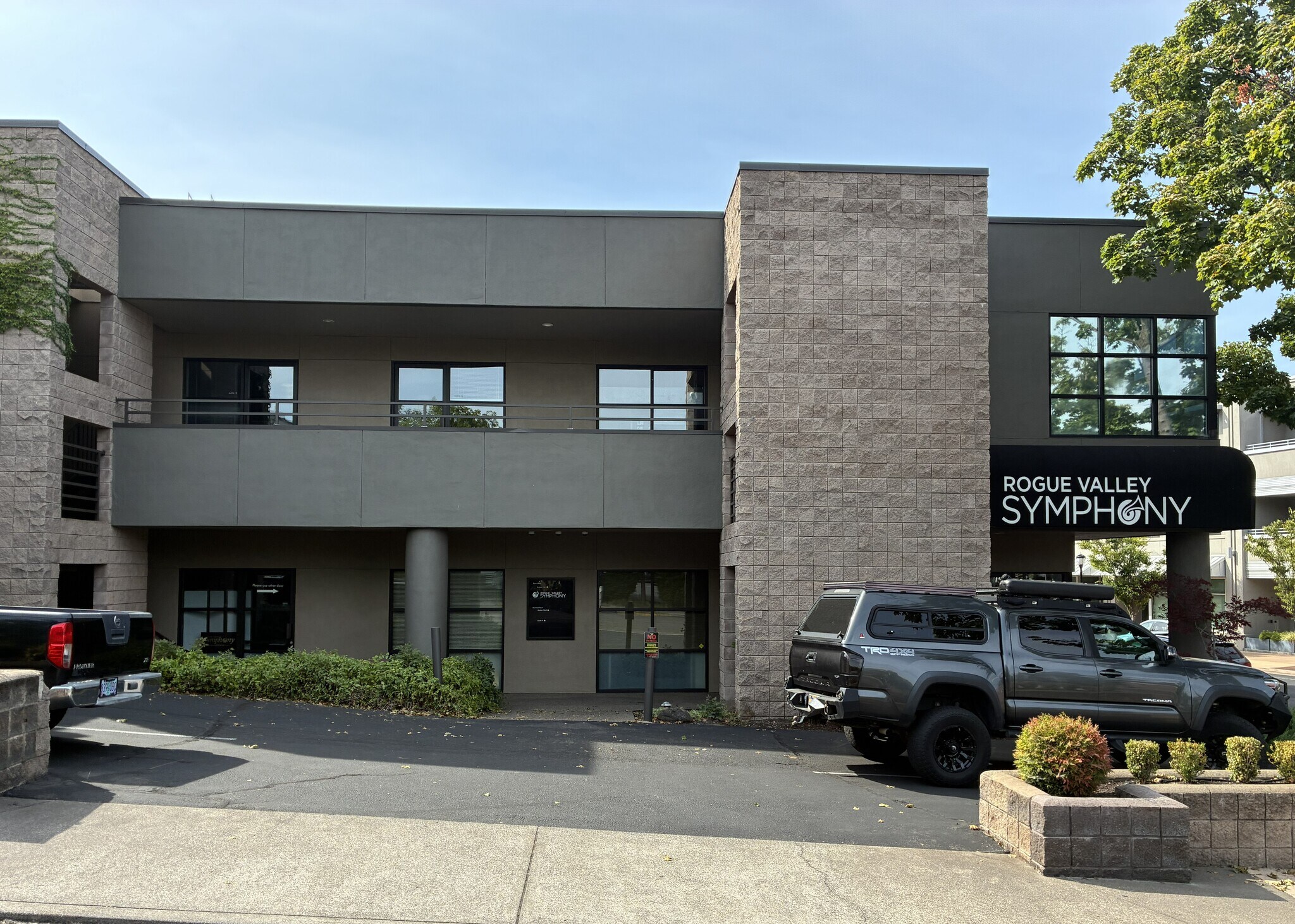 33 N 1st St, Ashland, OR for lease Interior Photo- Image 1 of 9