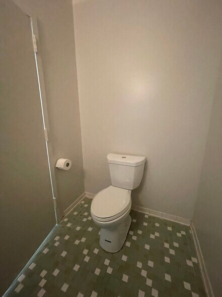 4919 Bethesda Ave, Bethesda, MD à louer - Photo du bâtiment - Image 2 de 9