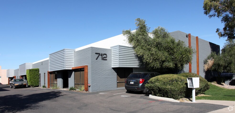 712 S Hacienda Dr, Tempe, AZ à louer - Photo du bâtiment - Image 3 de 5