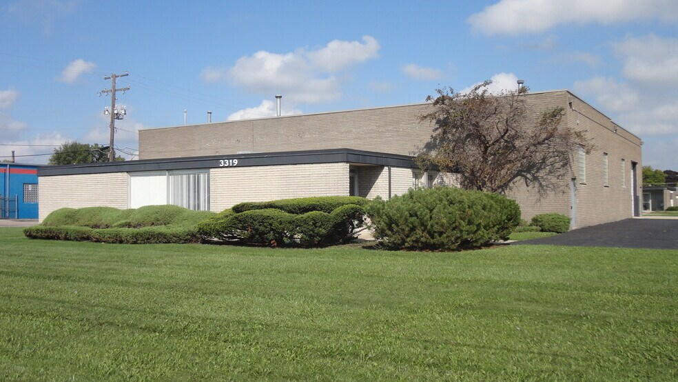 3319 E Ten Mile Rd, Warren, MI à louer - Photo du bâtiment - Image 2 de 5