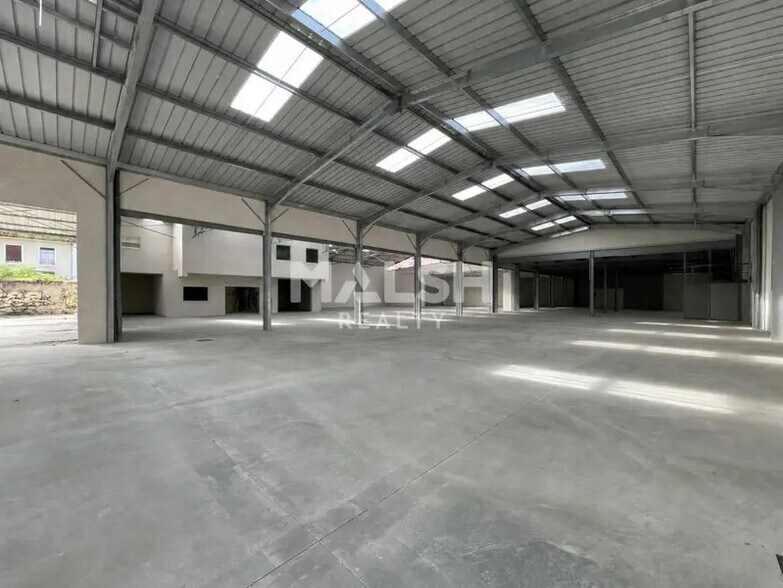 Flex in Villeurbanne for lease - Interior Photo - Image 2 of 7