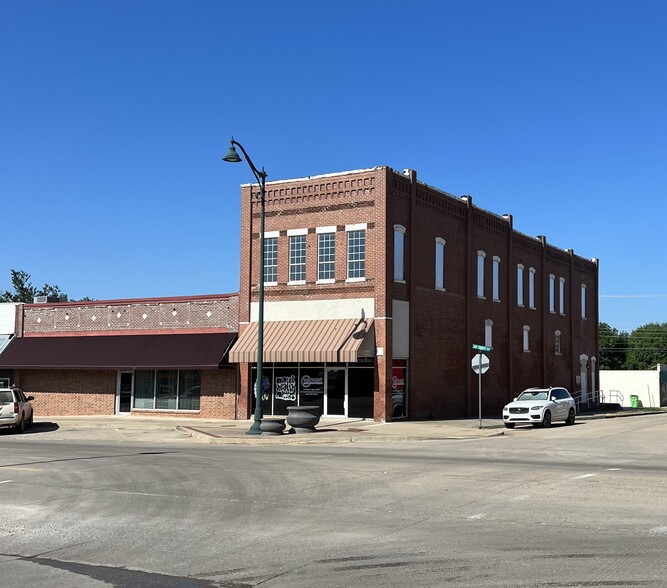 823 N Jim Thorpe Blvd, Prague, OK for sale - Primary Photo - Image 1 of 44