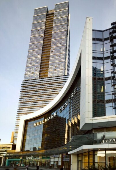 4763-4789 Yonge St, Toronto, ON à vendre - Photo du bâtiment - Image 3 de 8