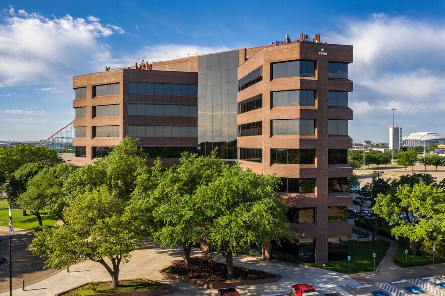 2000 E lamar Blvd, Arlington, TX for lease - Primary Photo - Image 1 of 14