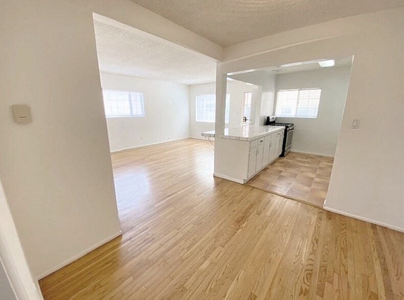 906 E Imperial Ave, El Segundo, CA à vendre - Photo intérieure - Image 2 de 32