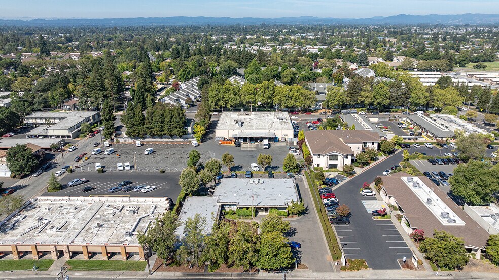 2841 Cleveland Ave, Santa Rosa, CA à vendre - Aérien - Image 3 de 19