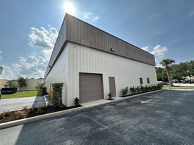 9,600 SF Warehouse Condo For Lease - Entrepôt