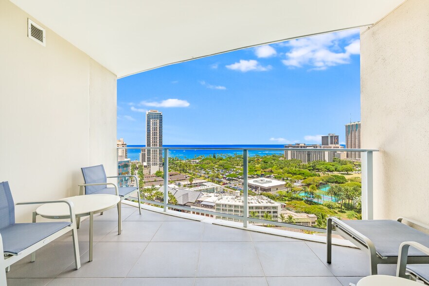 2139 Kuhio Ave, Honolulu, HI à vendre - Photo du bâtiment - Image 3 de 7
