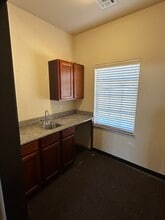 10404 Vineyard Blvd, Oklahoma City, OK for lease Interior Photo- Image 2 of 3