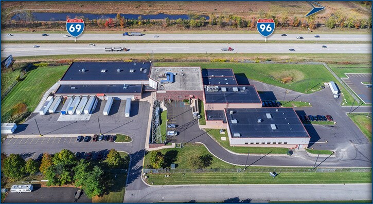 2960 Ena Dr, Lansing, MI à louer - Photo du bâtiment - Image 2 de 19