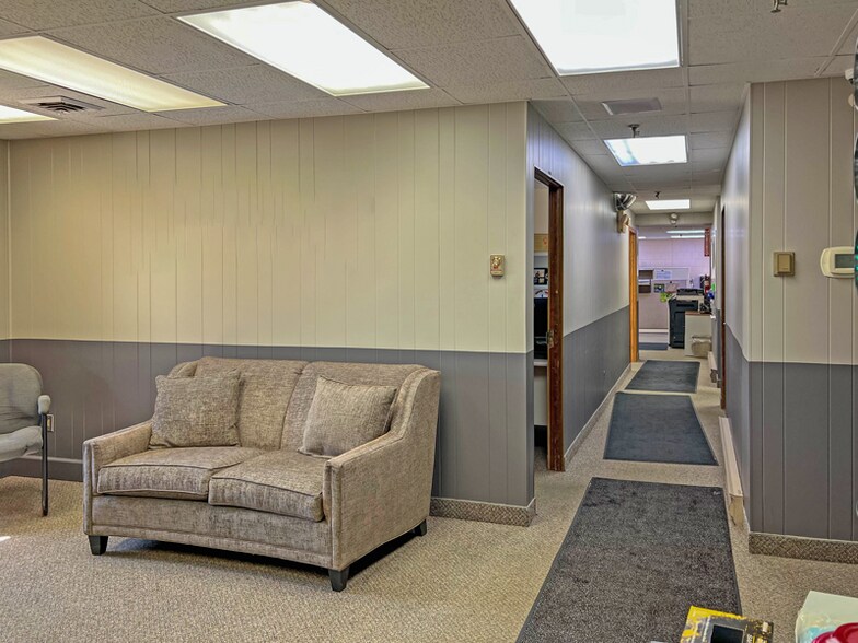 501 Williams St, Tomah, WI à vendre - Photo intérieure - Image 2 de 8