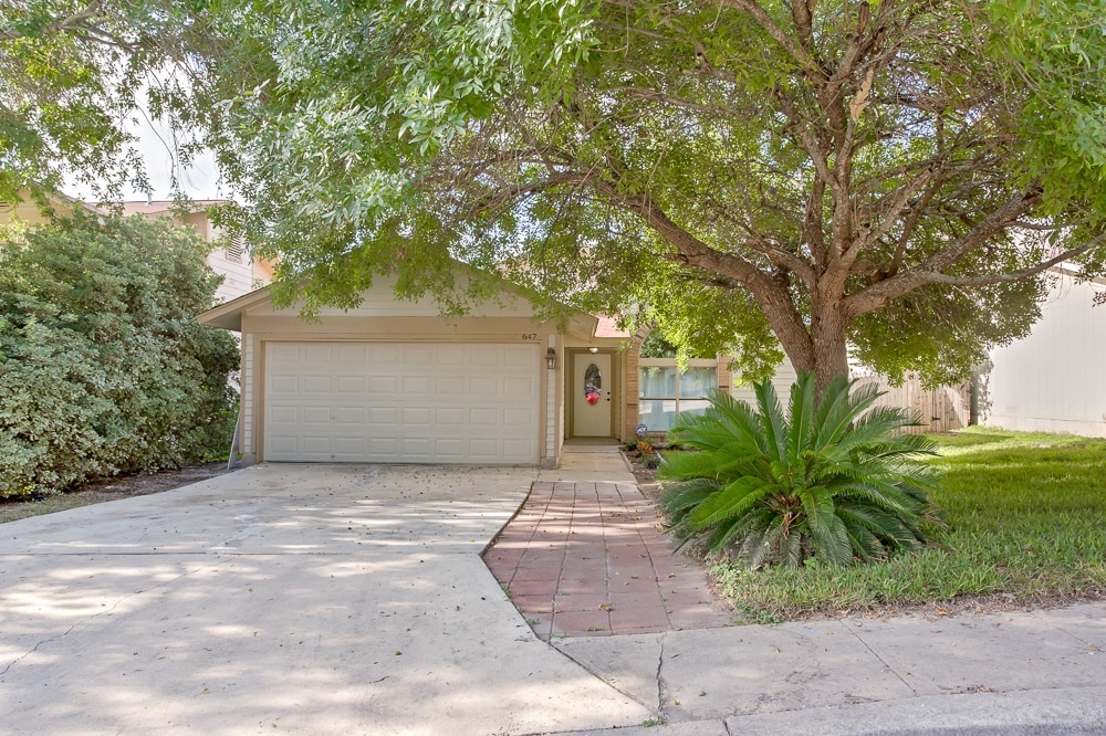 647 Cypressgreen Dr, San Antonio, TX for sale Primary Photo- Image 1 of 13