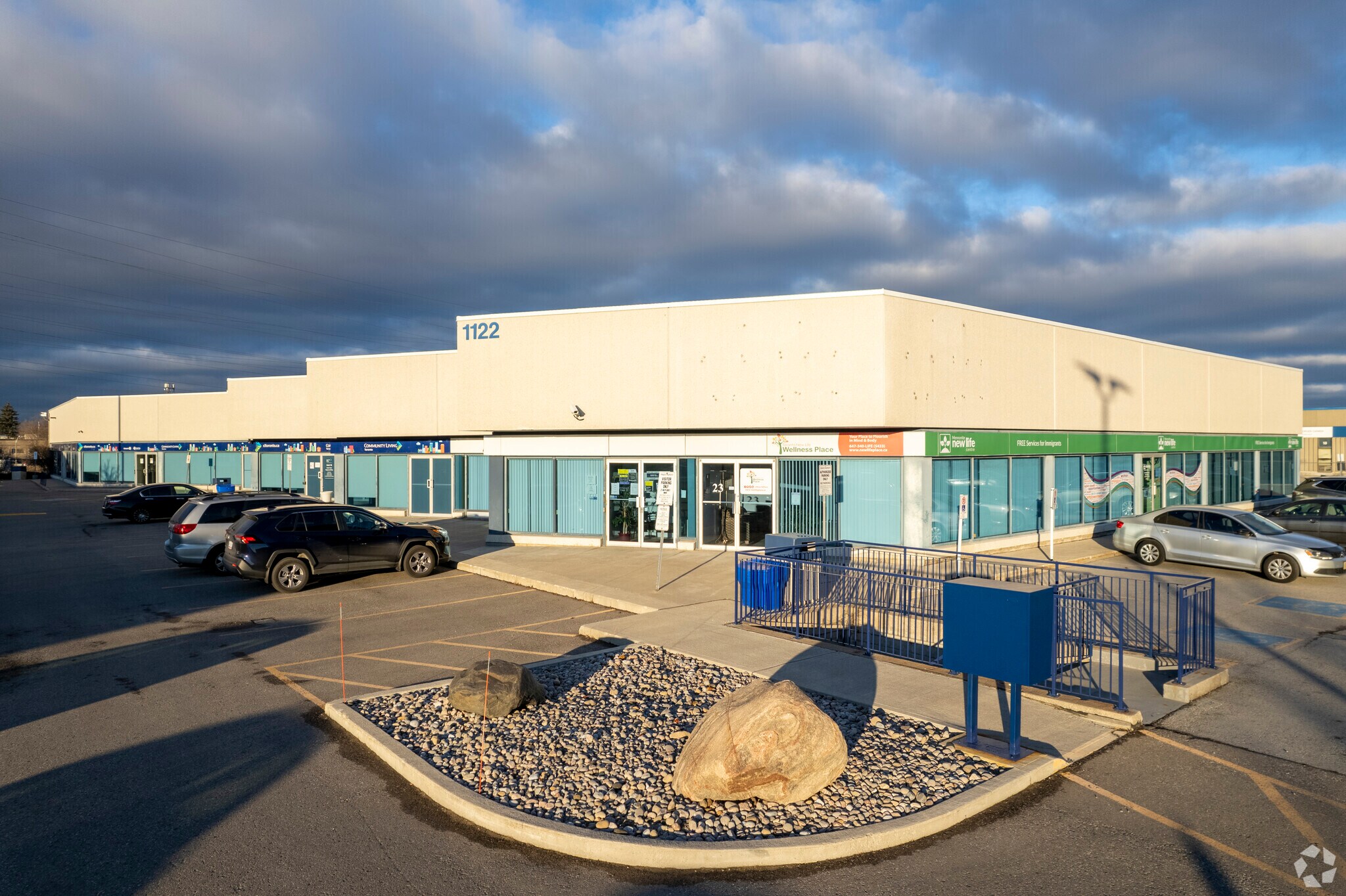 1122 Finch Av W, Toronto, ON for lease Primary Photo- Image 1 of 5