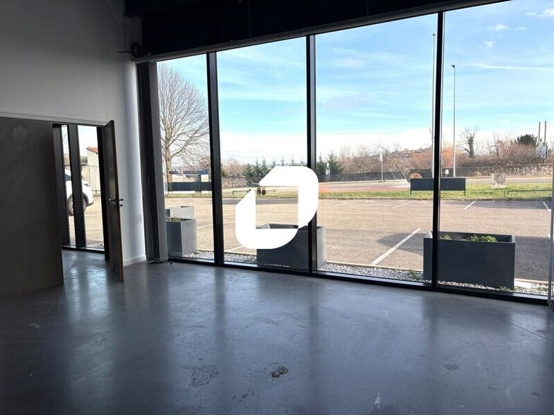 Chemin Des Églantiers, Taluyers for lease - Building Photo - Image 3 of 11
