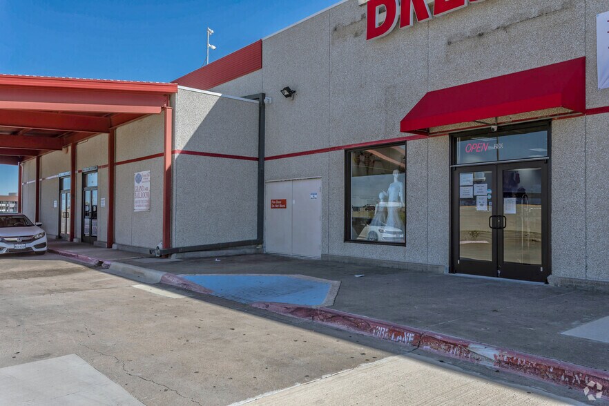 4343 Gannon Ln, Dallas, TX à louer - Photo du bâtiment - Image 3 de 3