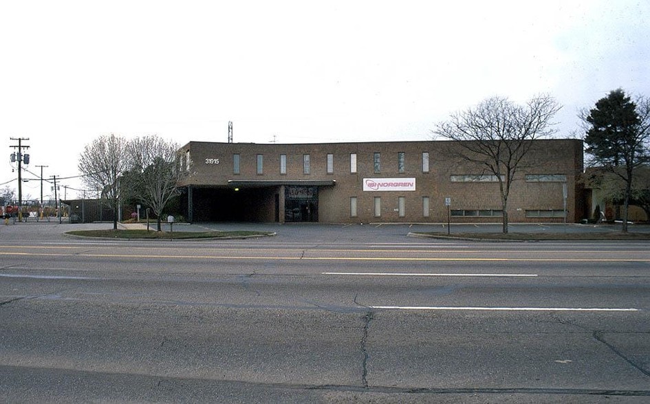 31915 Groesbeck Hwy, Fraser, MI for sale - Building Photo - Image 2 of 4