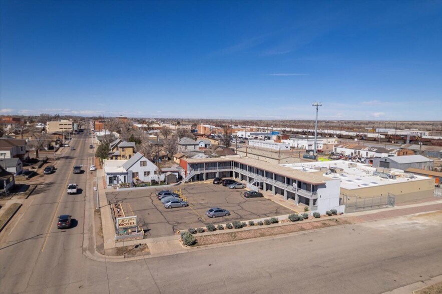 215 E 3rd St, La Junta, CO à vendre - Photo du bâtiment - Image 2 de 19