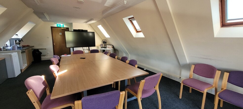 93 High St, Witney à louer - Photo du bâtiment - Image 2 de 7