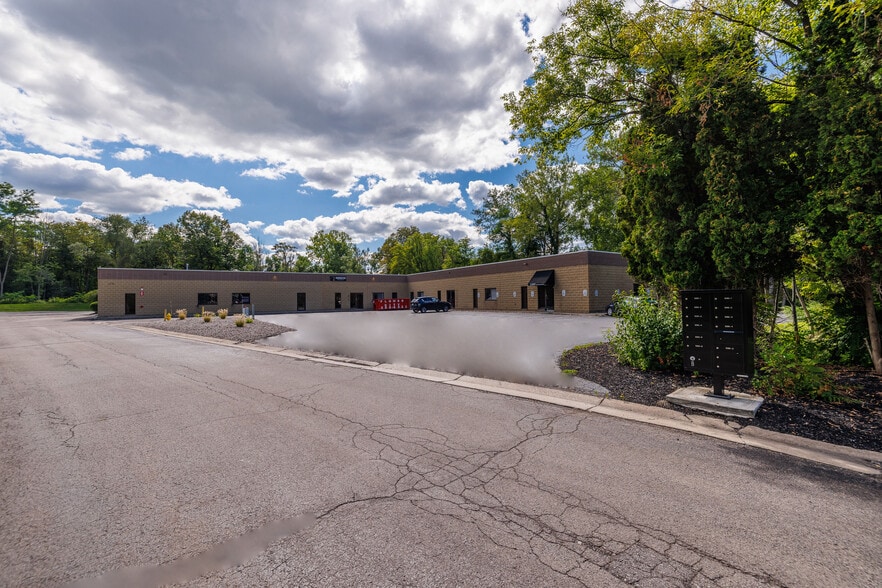 1290 Blossom Dr, Victor, NY for lease - Building Photo - Image 2 of 26