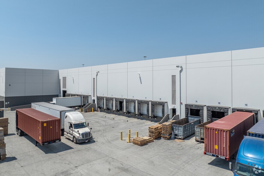 10380 Alder Ave, Bloomington, CA for lease - Building Photo - Image 2 of 4