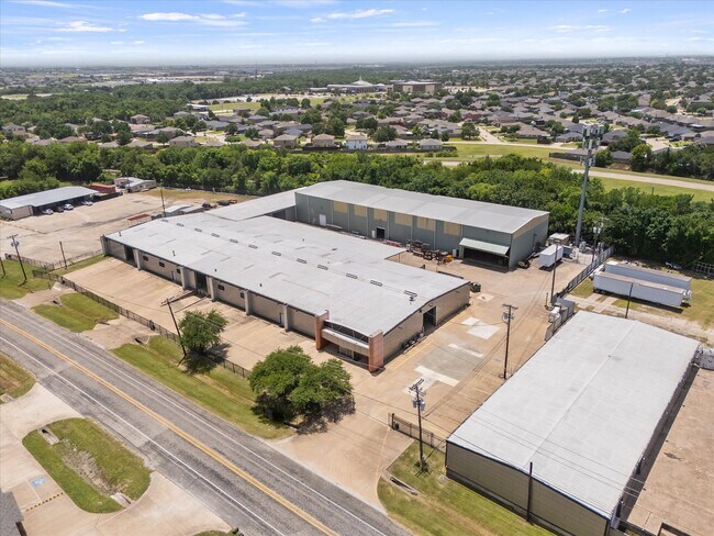 More details for 905 E Broad St, Forney, TX - Industrial for Lease