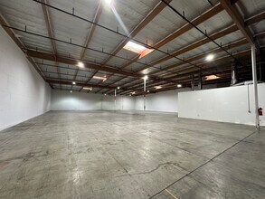 1225 Park Center Dr, Vista, CA à louer Photo du bâtiment- Image 1 de 2