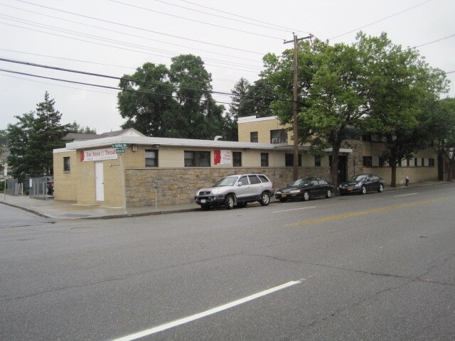 76 S Central Ave, Valley Stream, NY à louer - Photo du bâtiment - Image 2 de 5