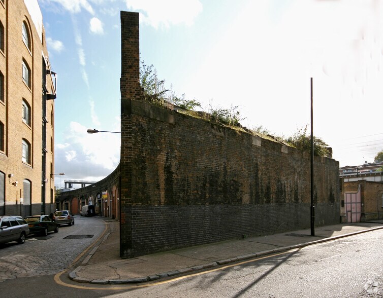 Pinchin St, Londres à louer - Photo du bâtiment - Image 3 de 14