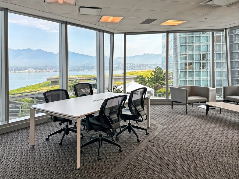 1021 W Hastings St, Vancouver, BC à louer - Photo du bâtiment - Image 2 de 3