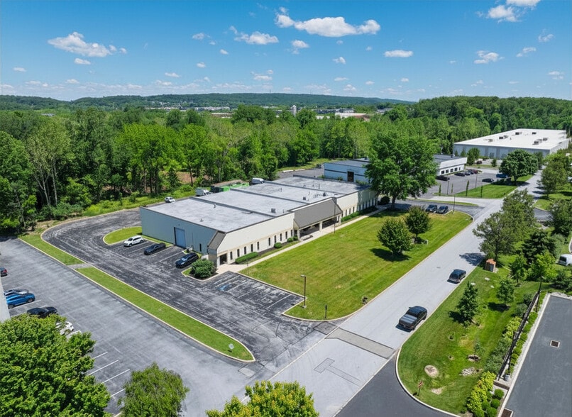 303-305 National Rd, Exton, PA for lease - Building Photo - Image 1 of 12
