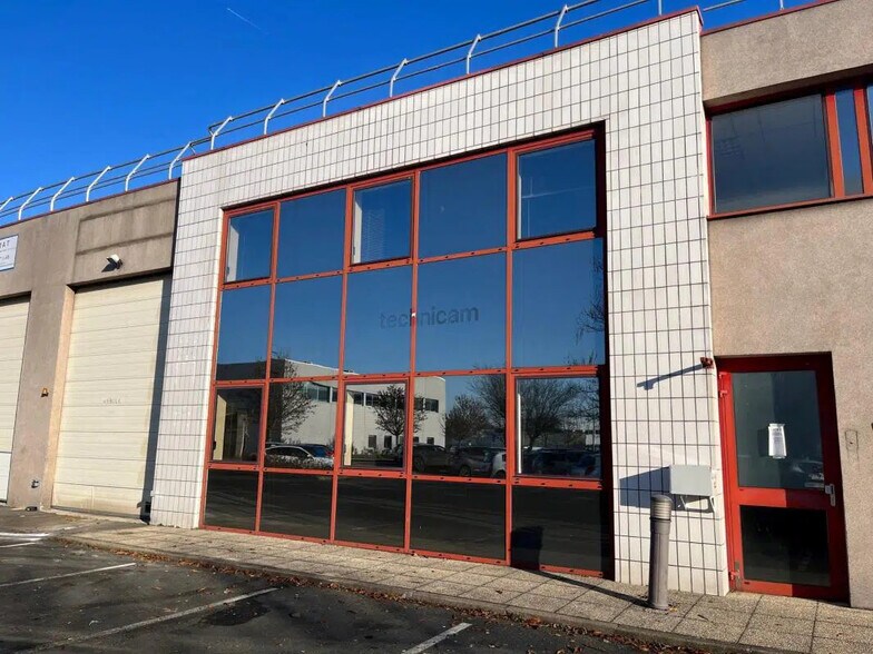 Flex in Herblay-sur-Seine for lease - Building Photo - Image 1 of 10
