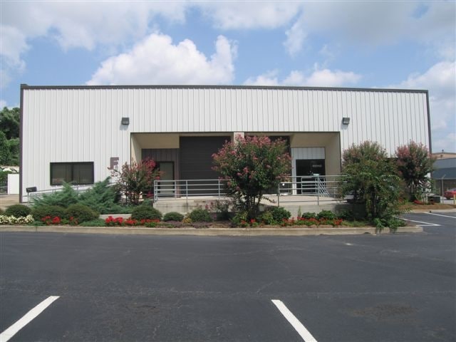 495 Circle 85 St, College Park, GA for lease - Primary Photo - Image 1 of 27