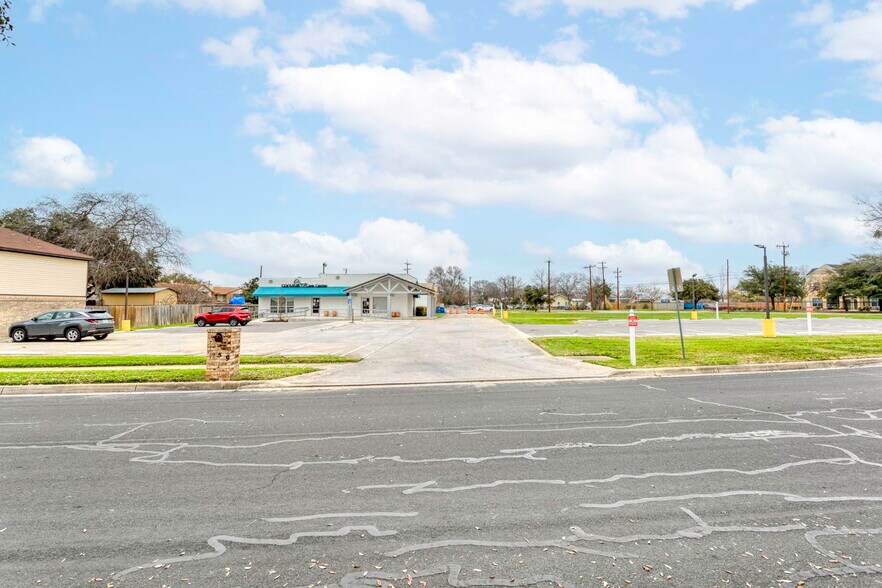 4359 Greco Dr, San Antonio, TX à louer - Photo du bâtiment - Image 2 de 30