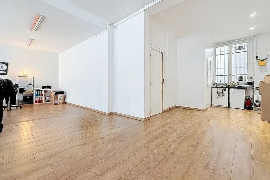 Office in Paris for lease - Interior Photo - Image 3 of 6