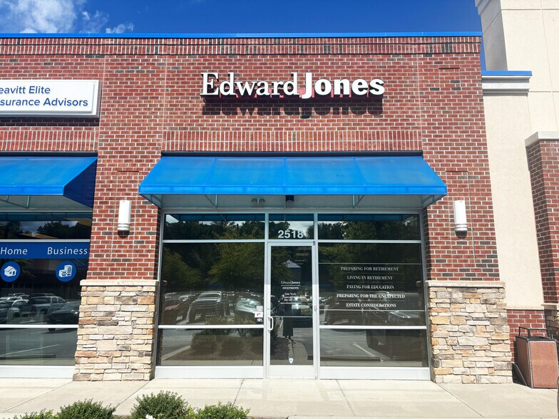 2516-2522 Somerset Center Dr, Winston-Salem, NC à louer - Photo du bâtiment - Image 2 de 10