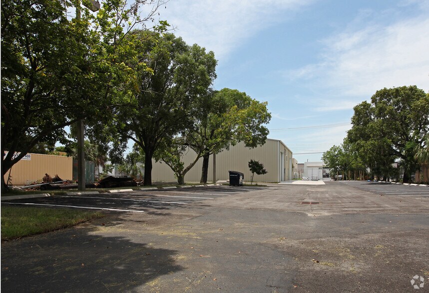 815 NW 57th Ct, Fort Lauderdale, FL à louer - Photo du bâtiment - Image 1 de 2