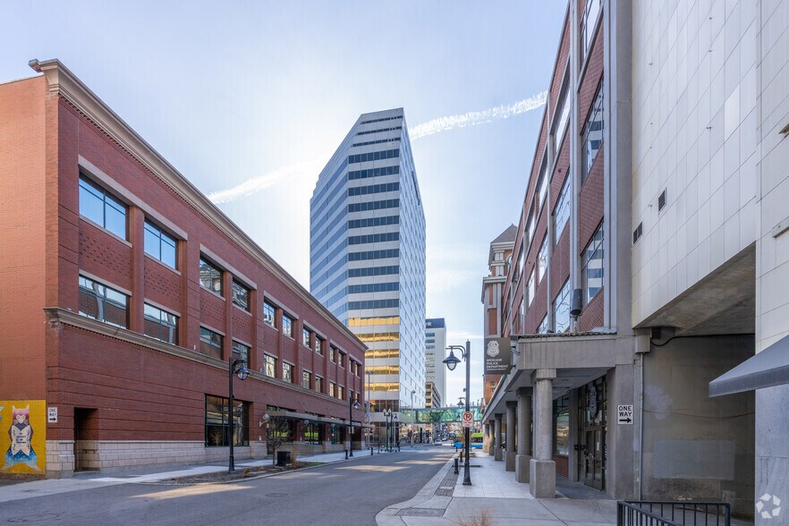 601 W Riverside Ave, Spokane, WA à louer - Photo du bâtiment - Image 2 de 6