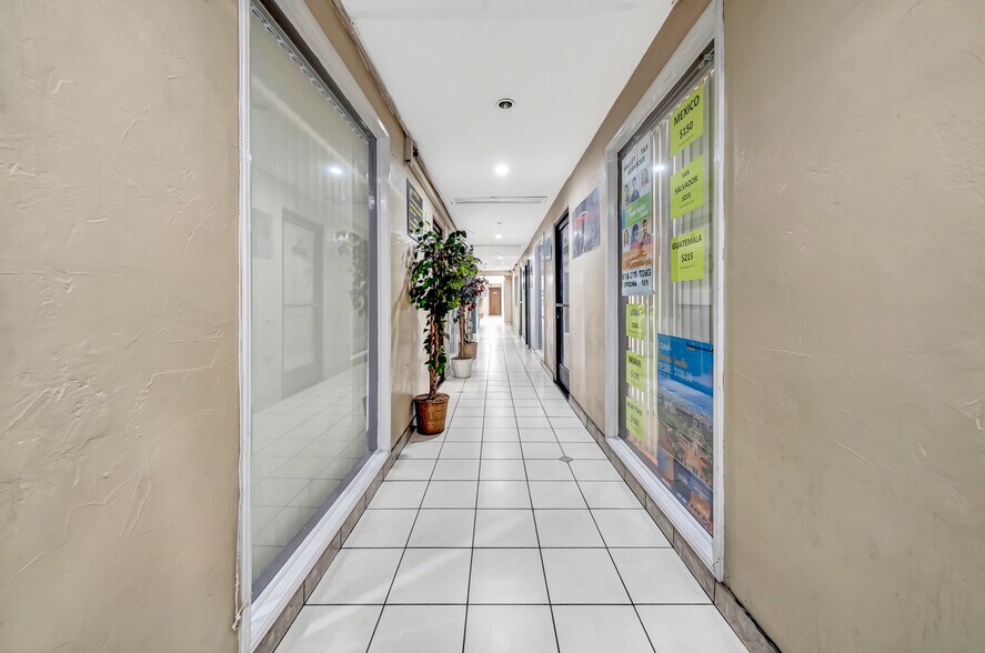 6358-6360 Van Nuys Blvd, Van Nuys, CA à louer - Photo intérieure - Image 2 de 12