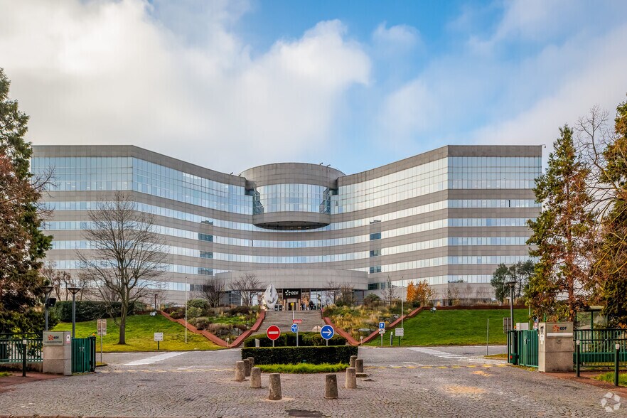 32 Avenue Pablo Picasso, Nanterre for lease - Building Photo - Image 2 of 13