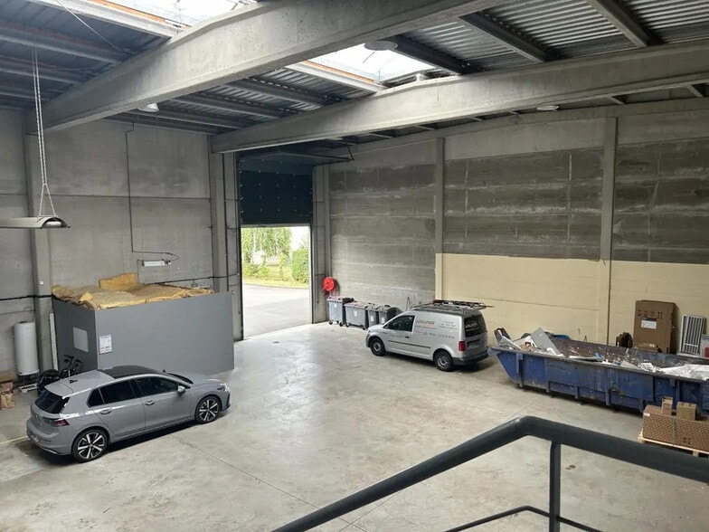 Office in Mons-en-Baroeul for lease - Interior Photo - Image 2 of 3