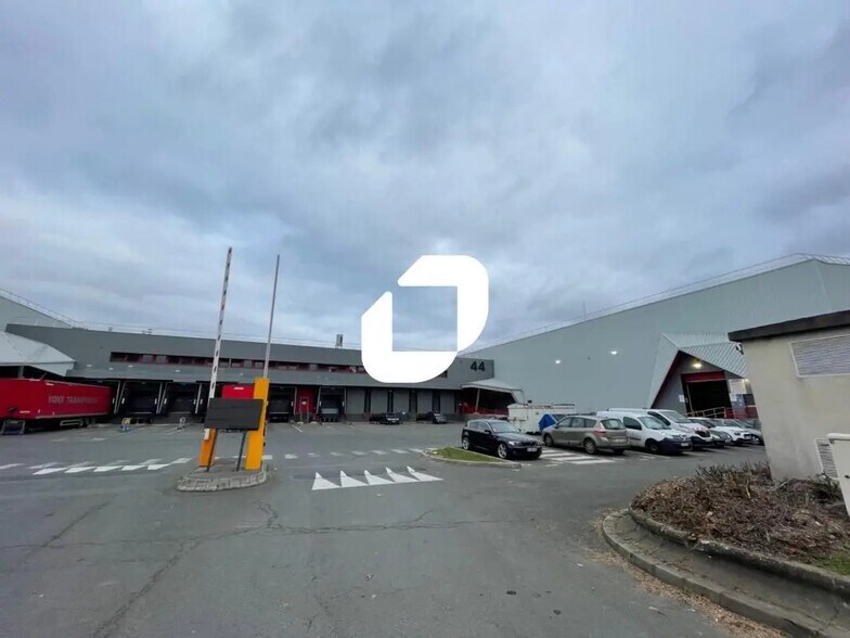 Office in Gennevilliers for lease - Building Photo - Image 3 of 4