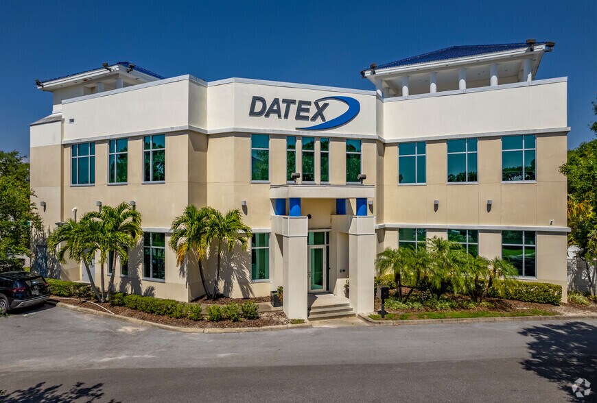 10300 49th St, Clearwater, FL à louer - Photo du bâtiment - Image 3 de 9