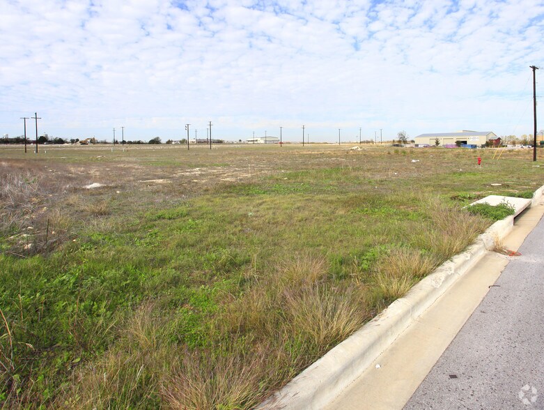 2116 Picadilly Dr, Round Rock, TX for lease - Primary Photo - Image 1 of 3