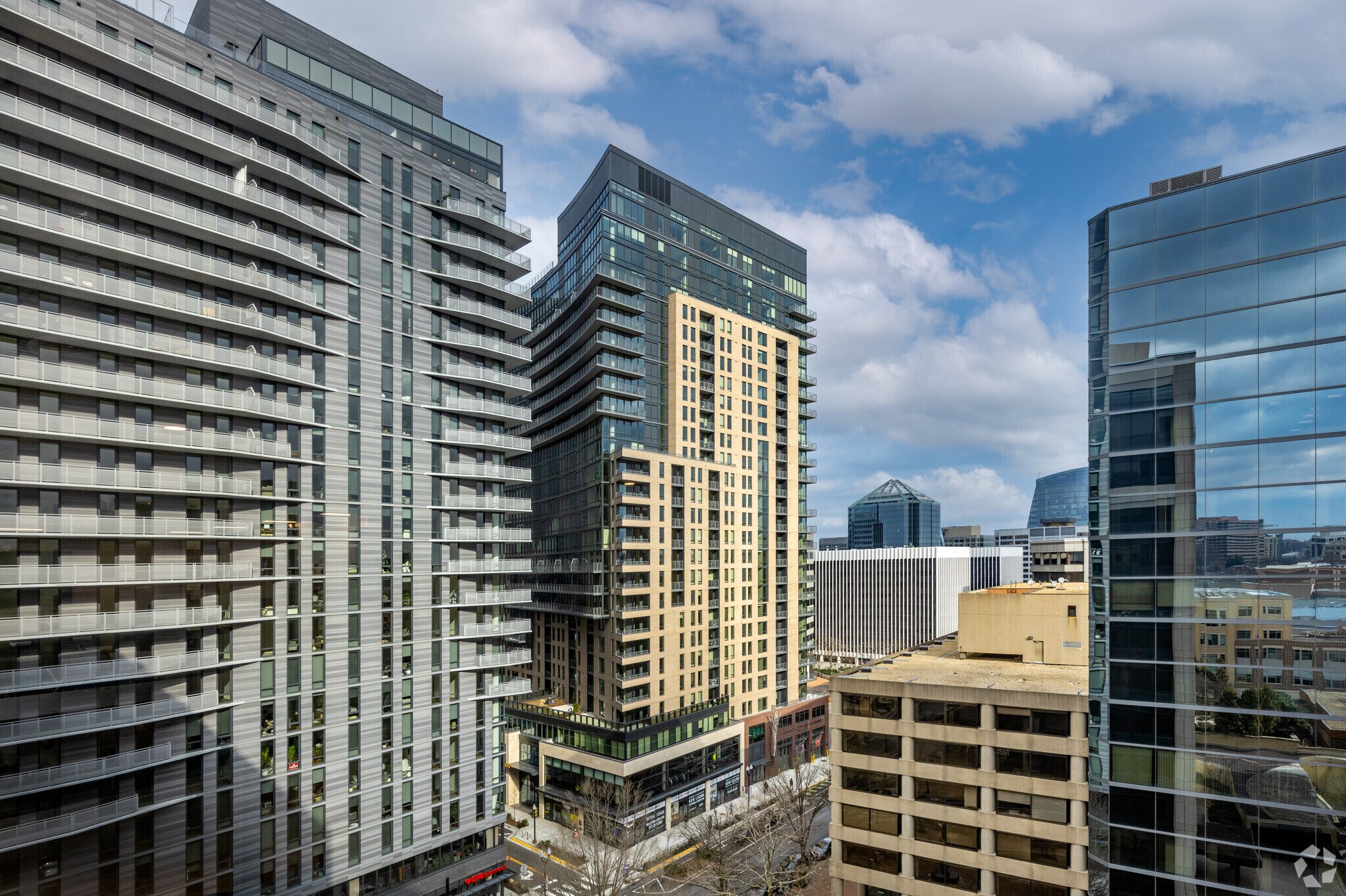 1771 N Pierce St, Arlington, VA à louer Photo principale- Image 1 de 42